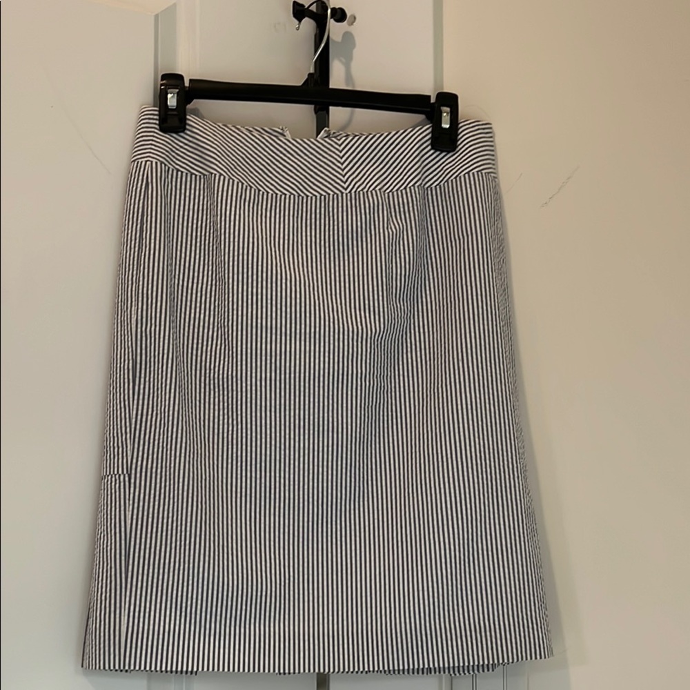 Casual Corner Gray and White Pencil Skirt Knee-Length Workwear